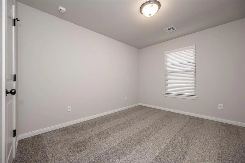 Photo 9 — 1916 Meadow Brook Road, Yukon, OK 73099
