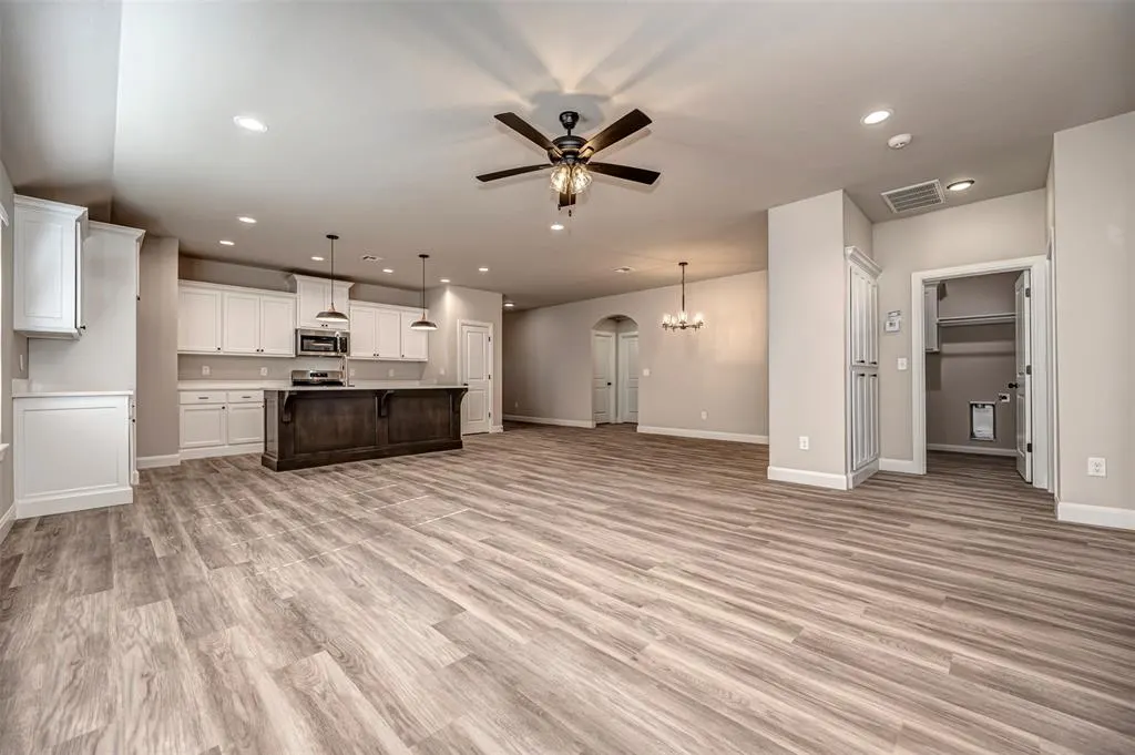 Photo 18 — 1916 Meadow Brook Road, Yukon, OK 73099