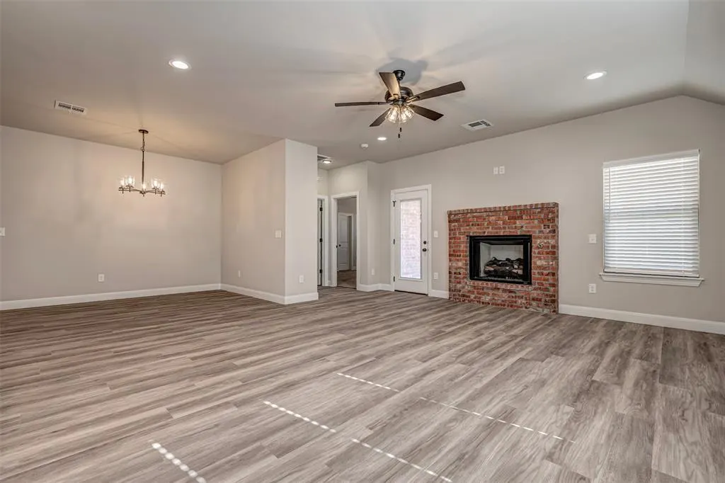 Photo 19 — 1916 Meadow Brook Road, Yukon, OK 73099
