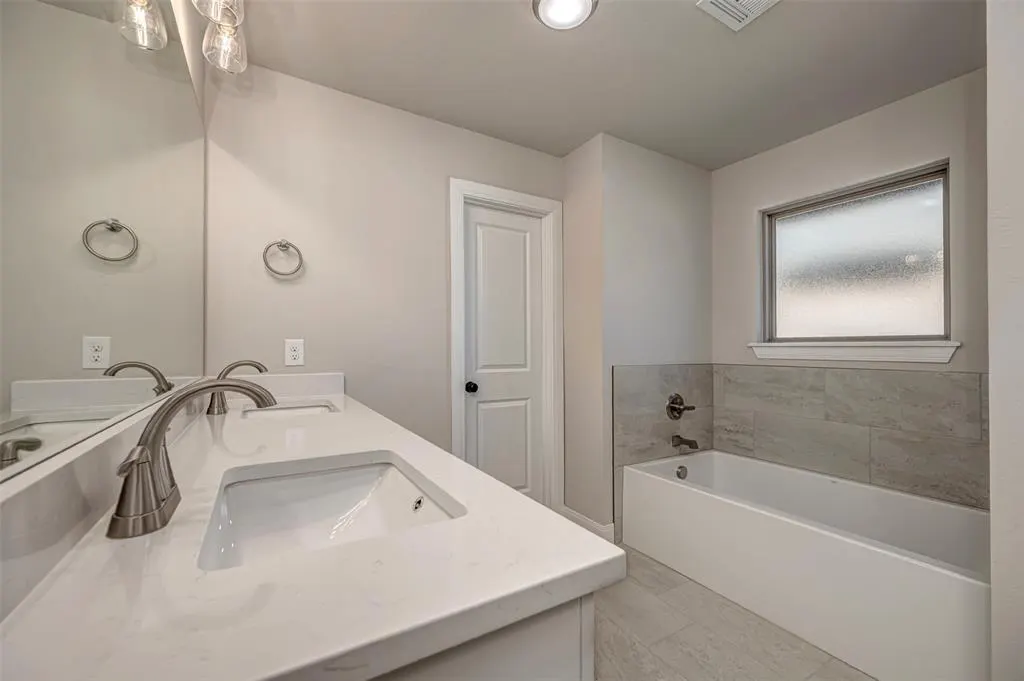 Photo 25 — 1916 Meadow Brook Road, Yukon, OK 73099
