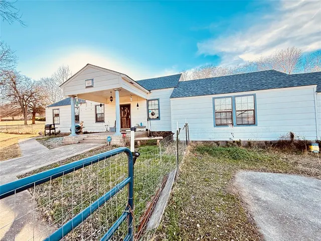 Front exterior — 825 S Eufaula Avenue, Wewoka, OK 74884