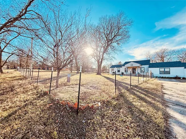 Photo 3 — 825 S Eufaula Avenue, Wewoka, OK 74884
