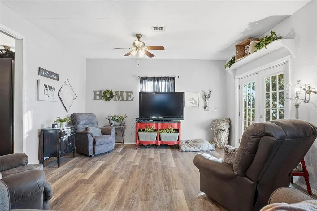 Photo 9 — 708 W 12th Street, Cordell, OK 73632