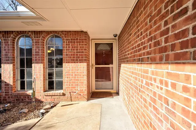 Photo 3 — 8037 Willow Creek Boulevard, Oklahoma City, OK 73162