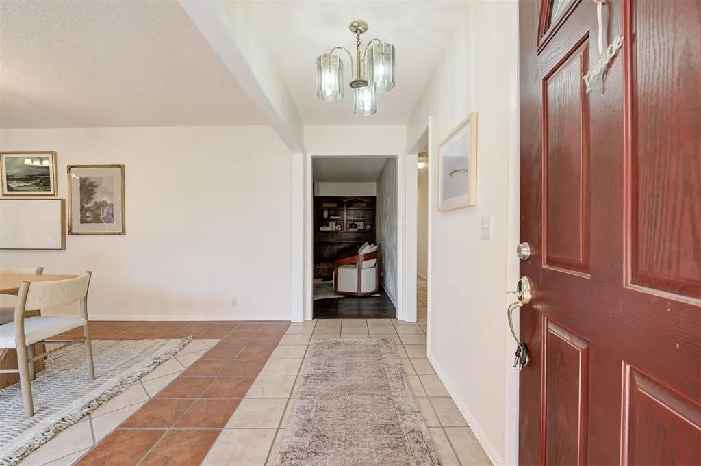 Photo 4 — 8037 Willow Creek Boulevard, Oklahoma City, OK 73162