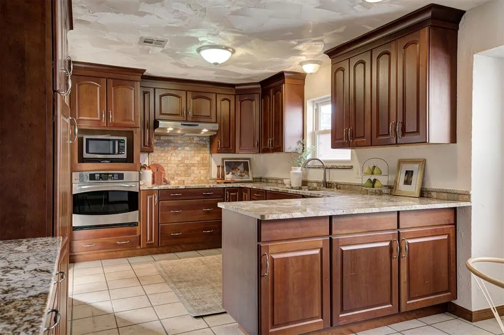 Photo 12 — 8037 Willow Creek Boulevard, Oklahoma City, OK 73162