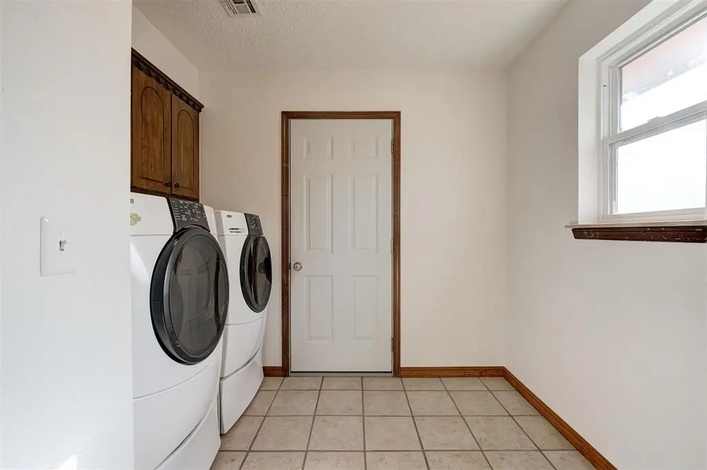 Photo 17 — 8037 Willow Creek Boulevard, Oklahoma City, OK 73162