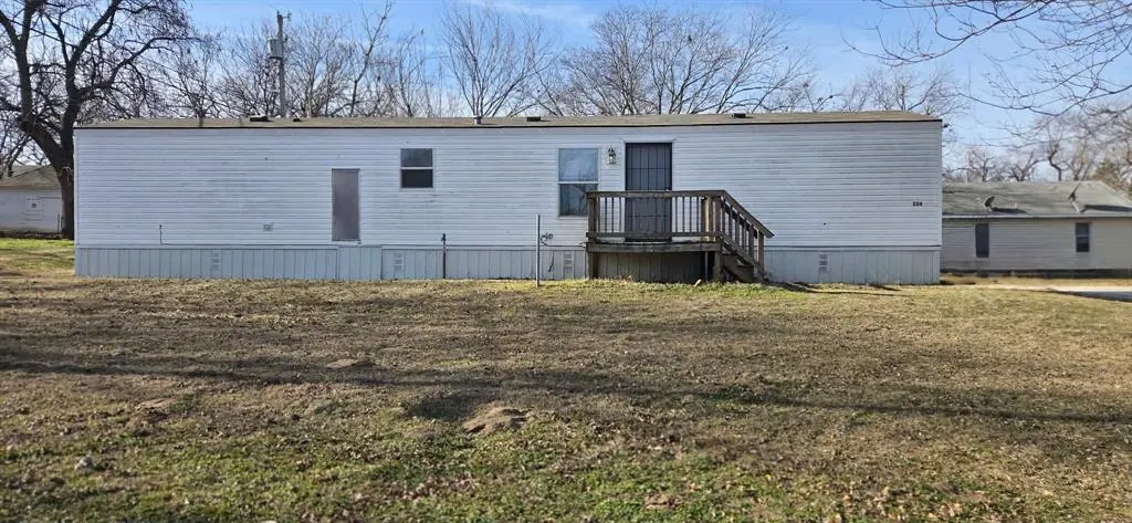 Front exterior — 224 W 10th Street, Holdenville, OK 74848
