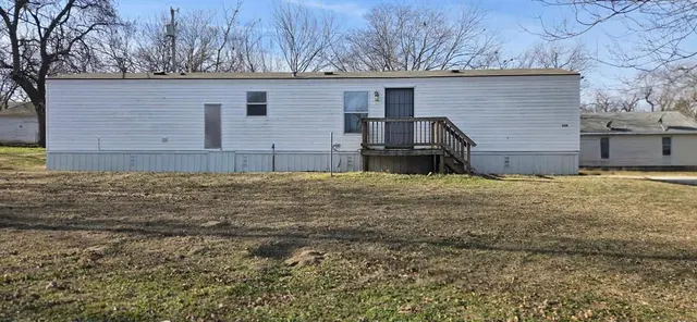 Front exterior — 224 W 10th Street, Holdenville, OK 74848