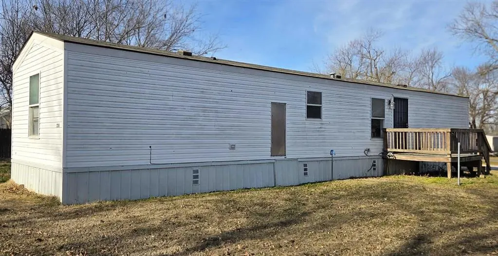 Photo 2 — 224 W 10th Street, Holdenville, OK 74848