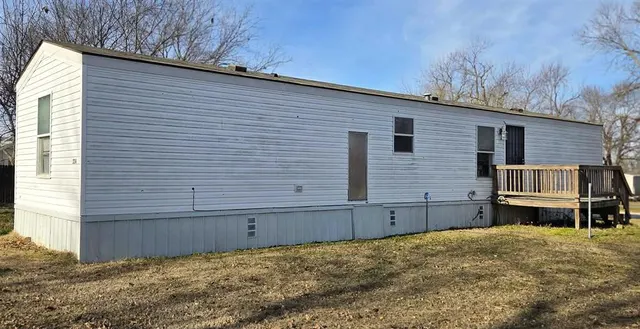 Photo 2 — 224 W 10th Street, Holdenville, OK 74848