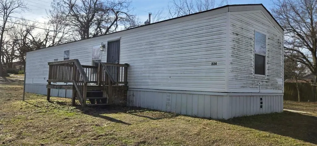 Photo 3 — 224 W 10th Street, Holdenville, OK 74848