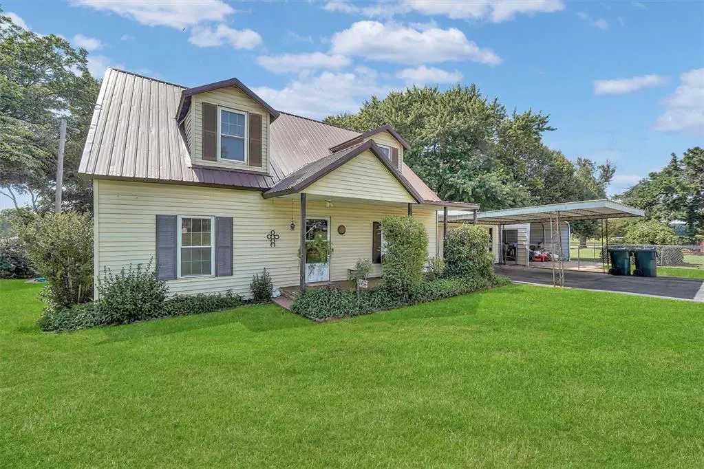 Photo 3 — 409 S McDonald Street, Dill City, OK 73641