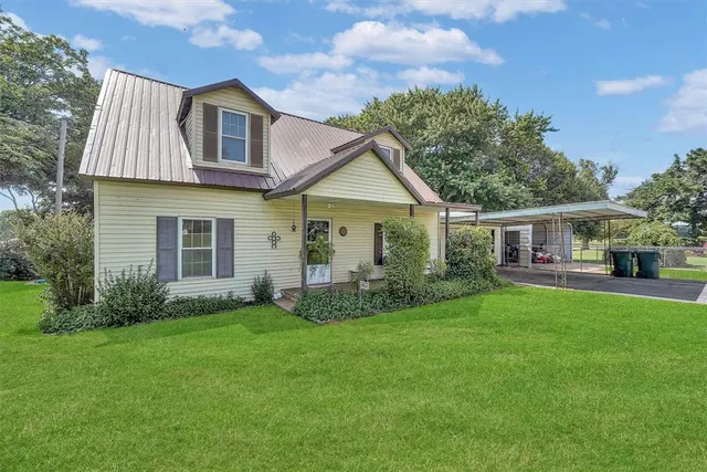 Photo 3 — 409 S McDonald Street, Dill City, OK 73641