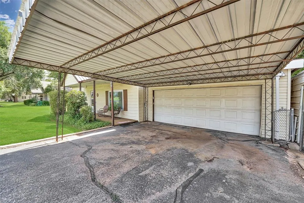 Photo 4 — 409 S McDonald Street, Dill City, OK 73641