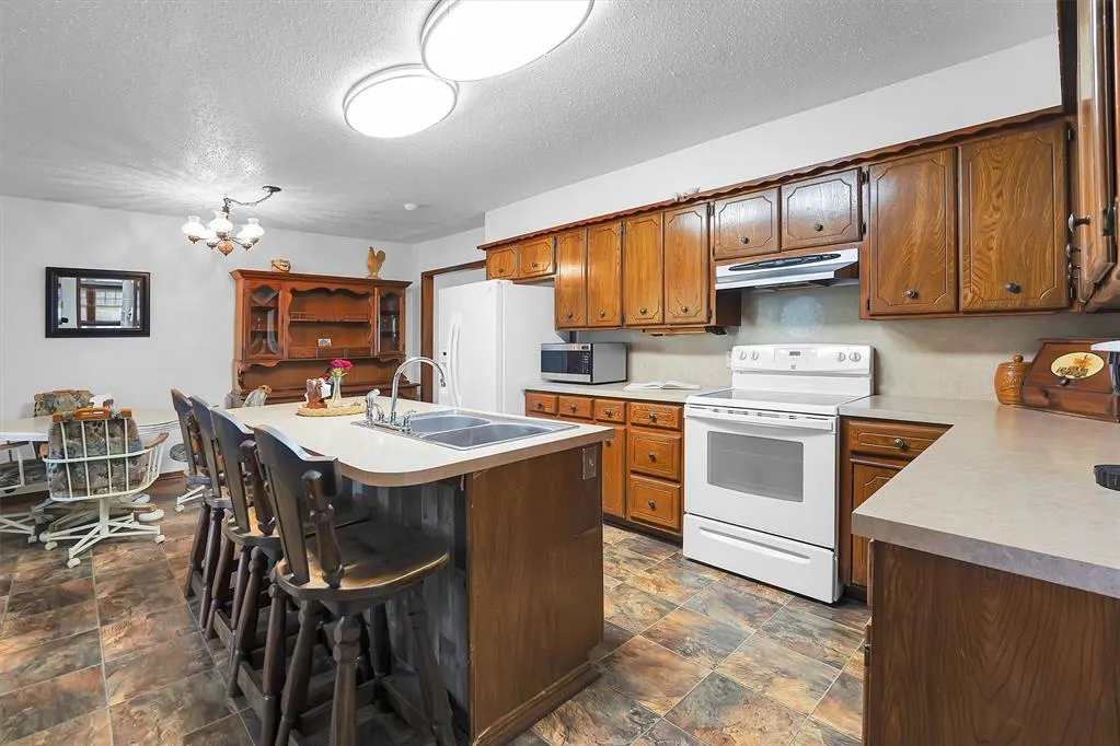 Photo 10 — 409 S McDonald Street, Dill City, OK 73641