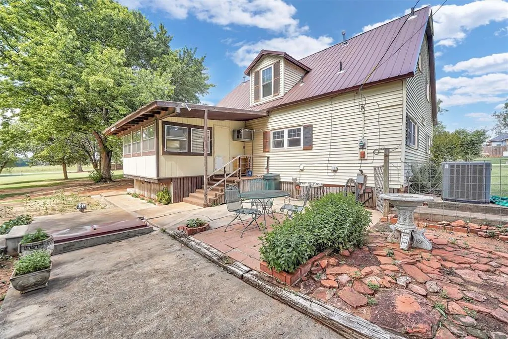 Photo 32 — 409 S McDonald Street, Dill City, OK 73641
