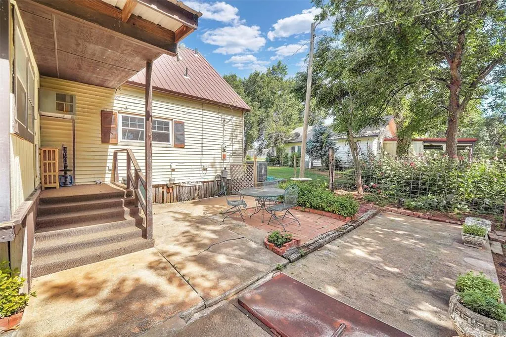 Photo 37 — 409 S McDonald Street, Dill City, OK 73641