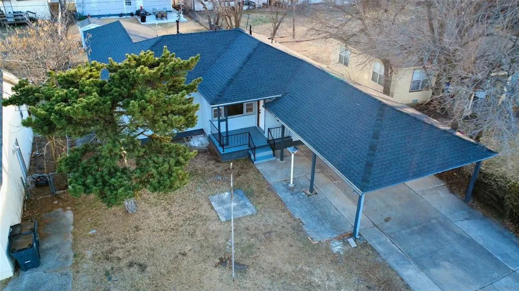 Photo 2 — 1430 NW Logan Avenue, Lawton, OK 73507
