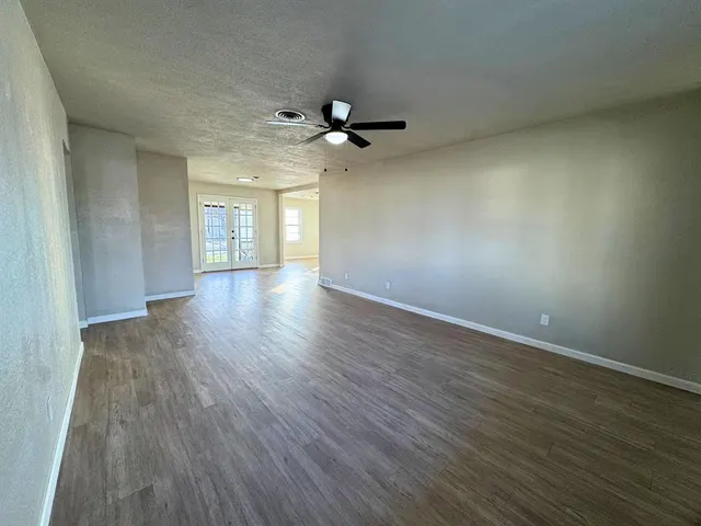 Photo 4 — 1430 NW Logan Avenue, Lawton, OK 73507