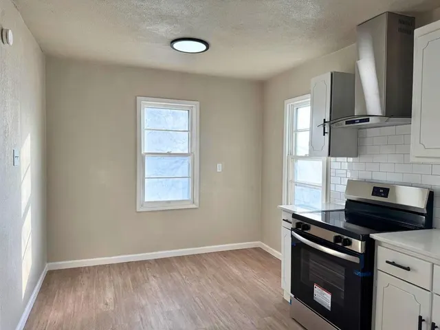Photo 7 — 1430 NW Logan Avenue, Lawton, OK 73507