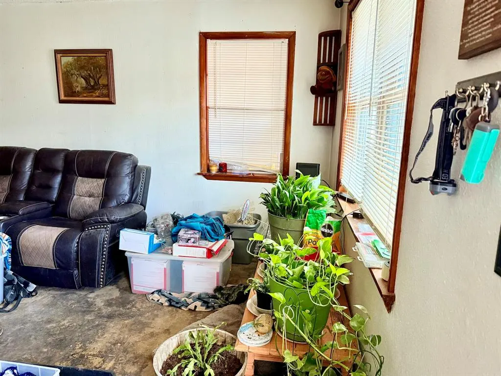 Photo 2 — 723 SE Avenue H, Idabel, OK 74745