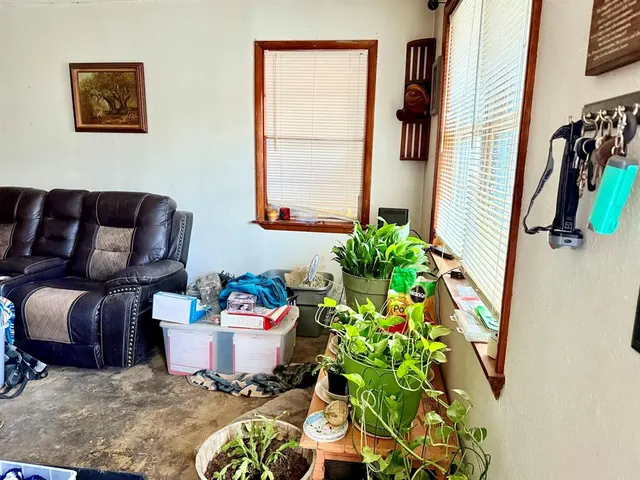 Photo 2 — 723 SE Avenue H, Idabel, OK 74745