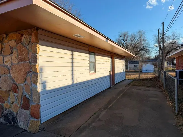 Photo 2 — 1329 W Thompson Avenue, Enid, OK 73703