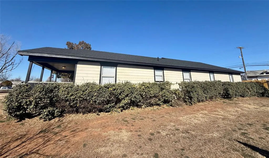 Photo 4 — 1102 N Lee Street, Altus, OK 73521