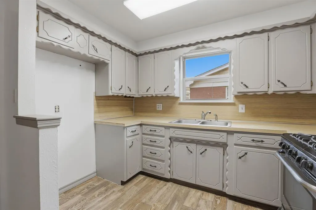 Photo 7 — 117 SW 6th Street, Moore, OK 73160