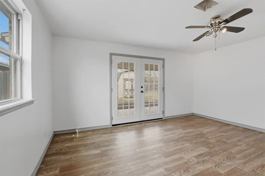 Photo 10 — 117 SW 6th Street, Moore, OK 73160