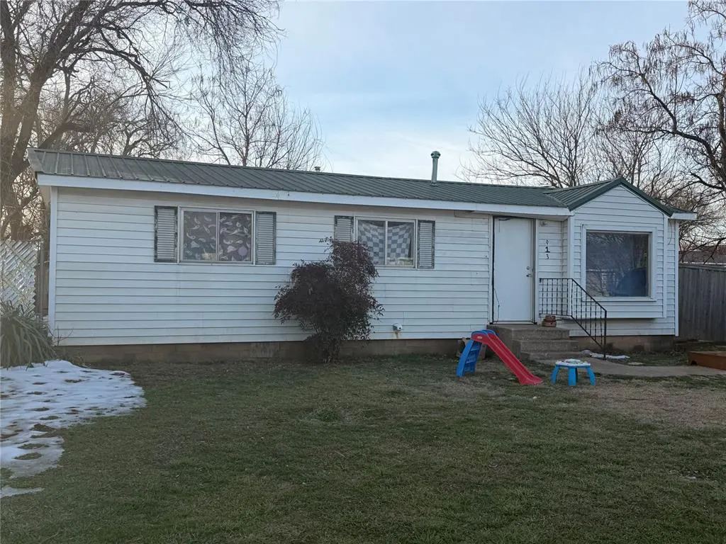 Front exterior — 913 Buck Drive, Shawnee, OK 74801