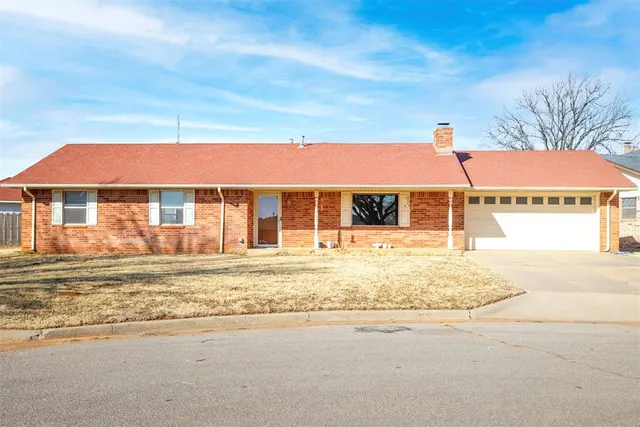 Front exterior — 309 Connie Drive, Elk City, OK 73644