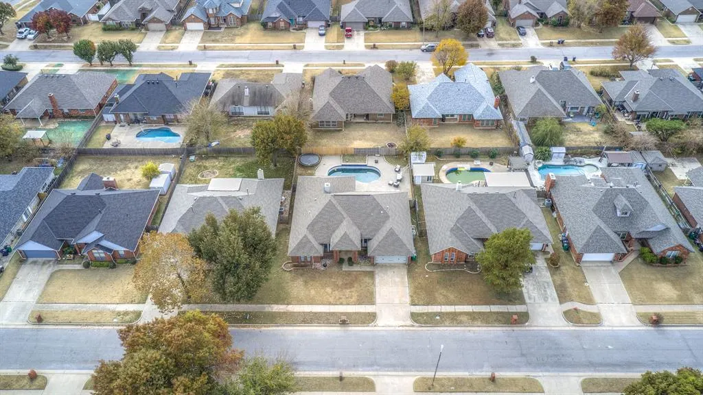 Photo 7 — 8316 NW 106th Street, Oklahoma City, OK 73162
