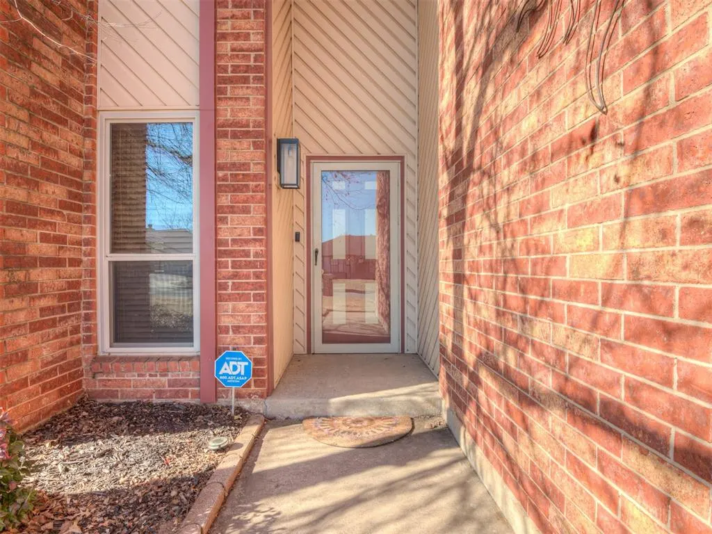 Photo 3 — 8909 Tracy Drive, Oklahoma City, OK 73132