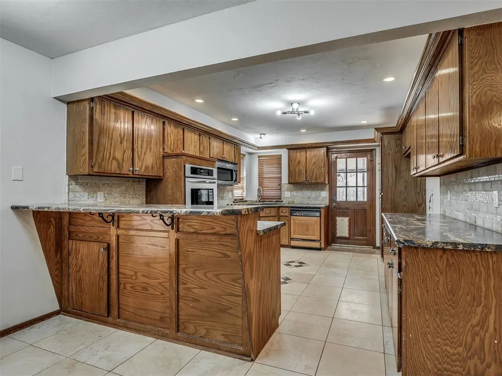 Photo 12 — 8909 Tracy Drive, Oklahoma City, OK 73132