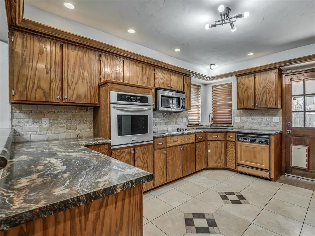 Photo 13 — 8909 Tracy Drive, Oklahoma City, OK 73132