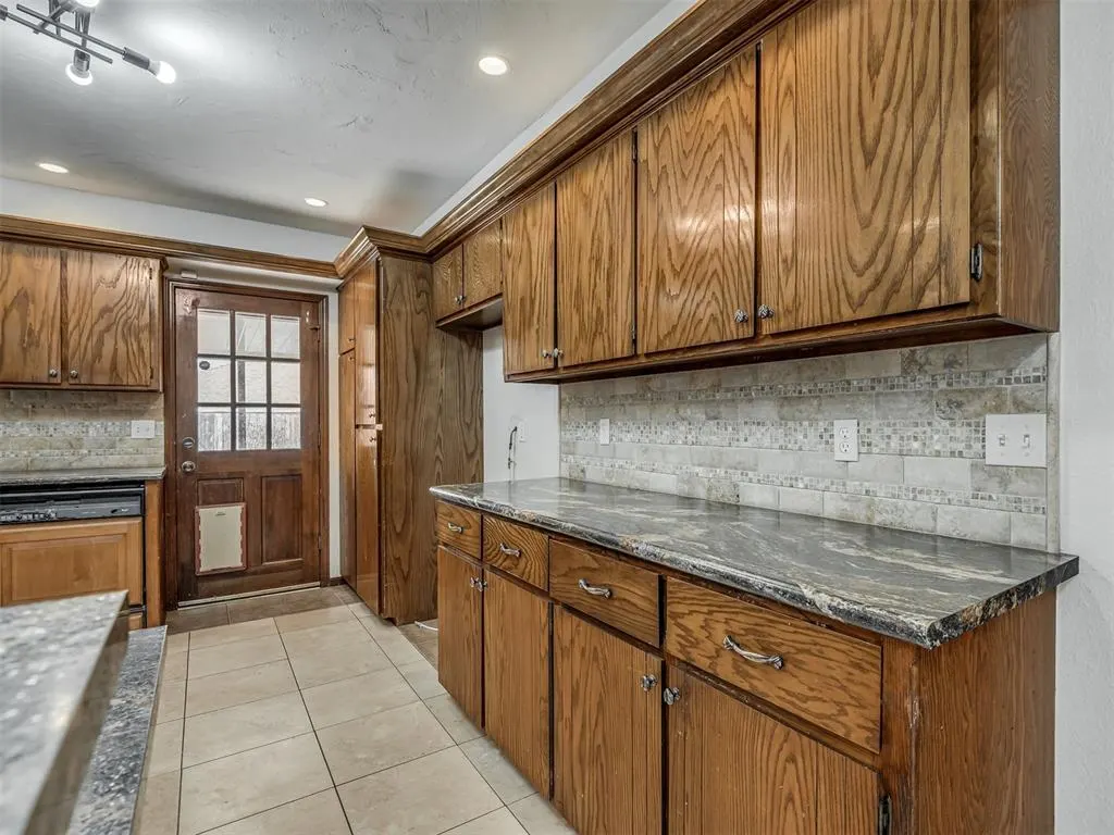 Photo 14 — 8909 Tracy Drive, Oklahoma City, OK 73132