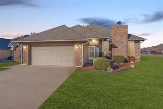 Sold home at 629 E Elder Lane