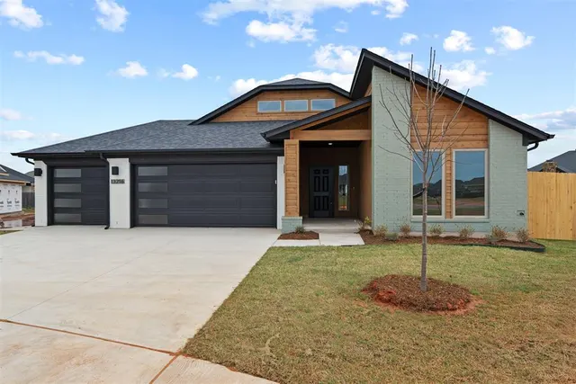 Photo 2 — 13216 SW 8th Street, Yukon, OK 73099