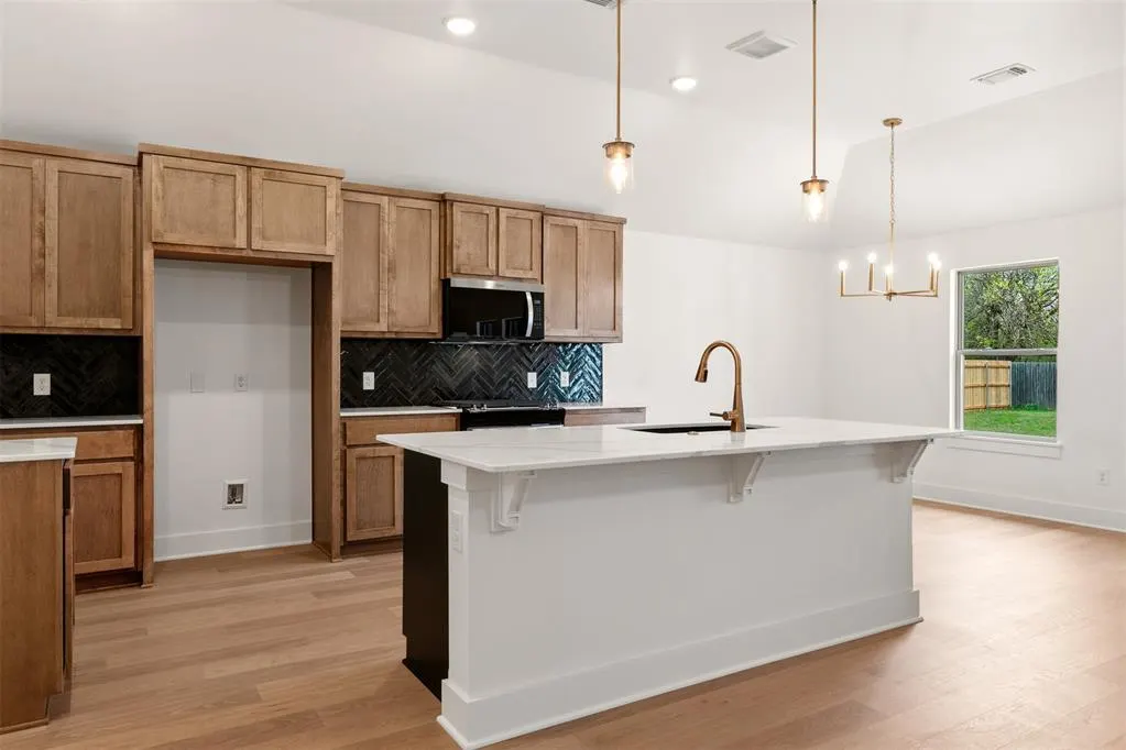Photo 11 — 13216 SW 8th Street, Yukon, OK 73099