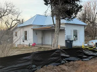 Sold home at 424 S Kickapoo Avenue