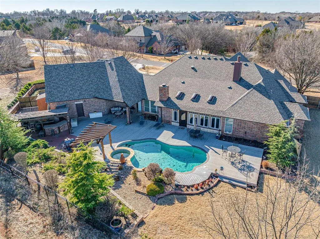 Photo 2 — 3301 Santa Rosa Court, Norman, OK 73071