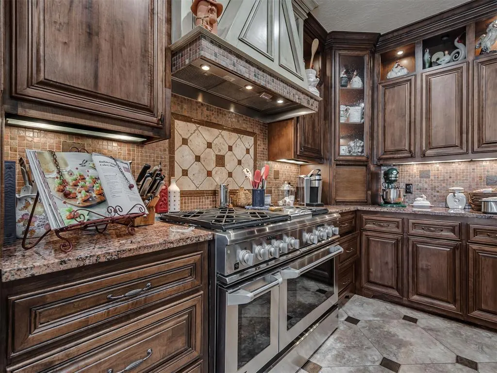 Photo 11 — 3301 Santa Rosa Court, Norman, OK 73071