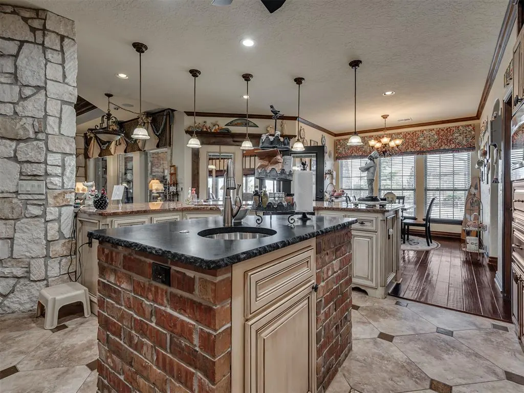 Photo 12 — 3301 Santa Rosa Court, Norman, OK 73071