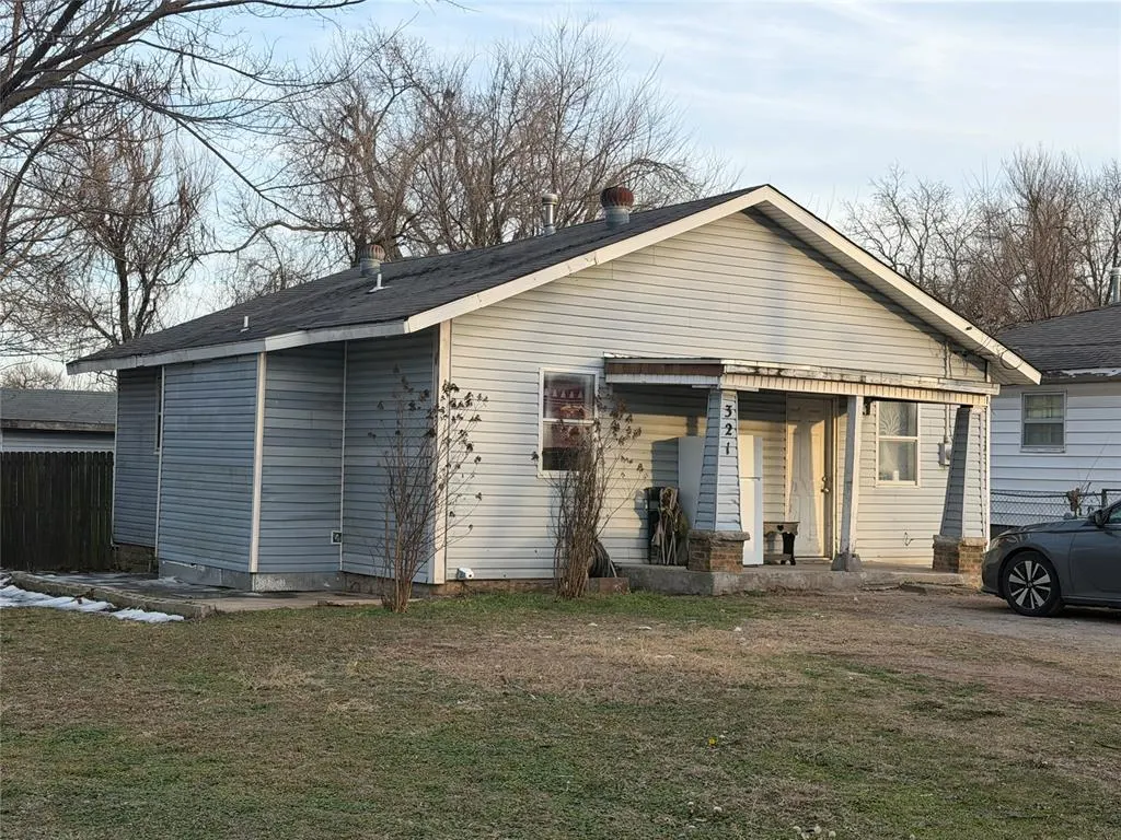 Front exterior — 321 S Lindale Avenue, Shawnee, OK 74801
