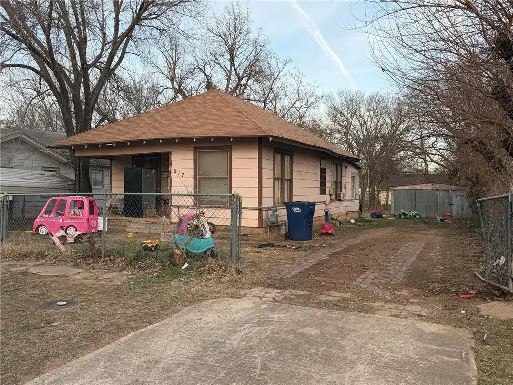 Front exterior — 217 S Minnesota Avenue, Shawnee, OK 74801