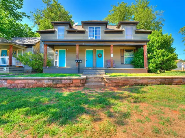 Photo 2 — 220 E Springer Avenue, Guthrie, OK 73044