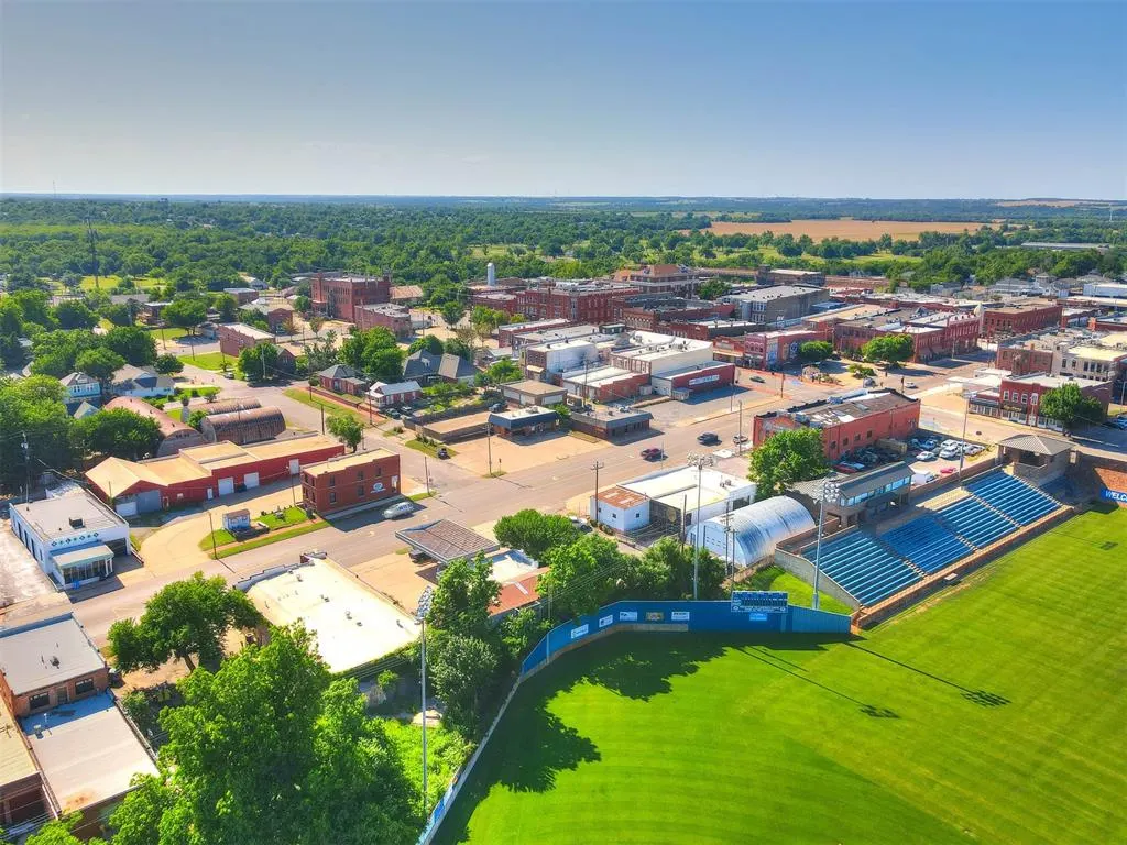 Photo 26 — 220 E Springer Avenue, Guthrie, OK 73044