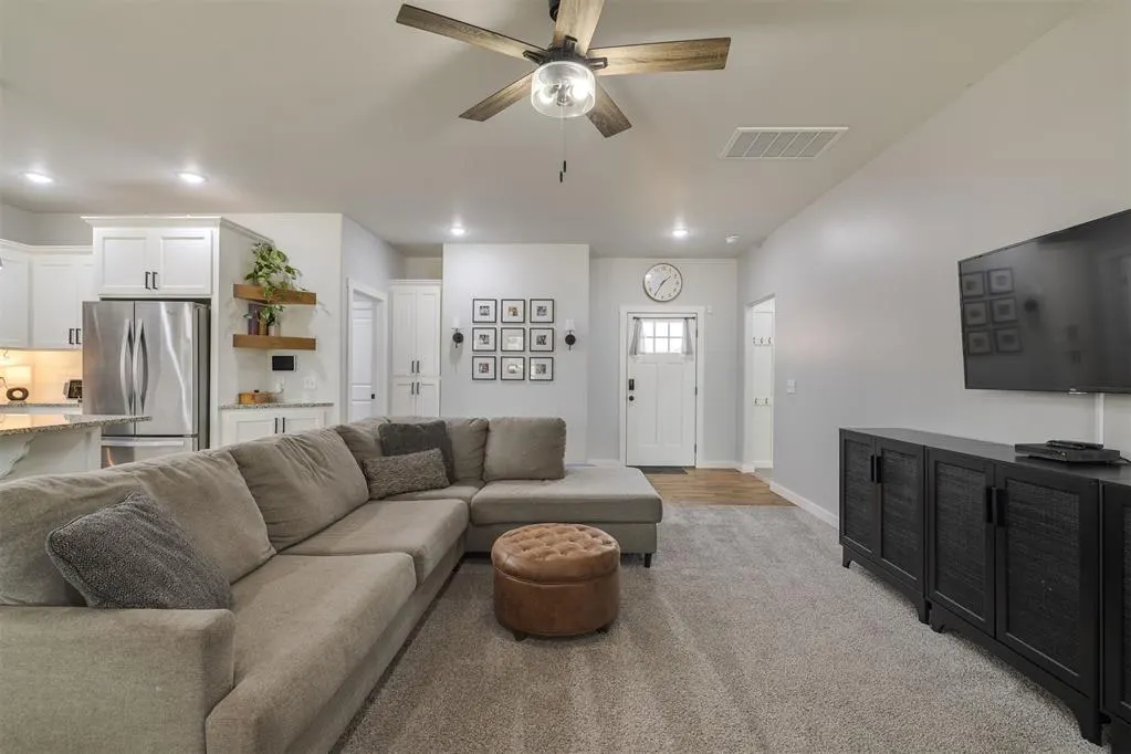 Photo 6 — 2000 Loyal Roots Circle, Blanchard, OK 73010
